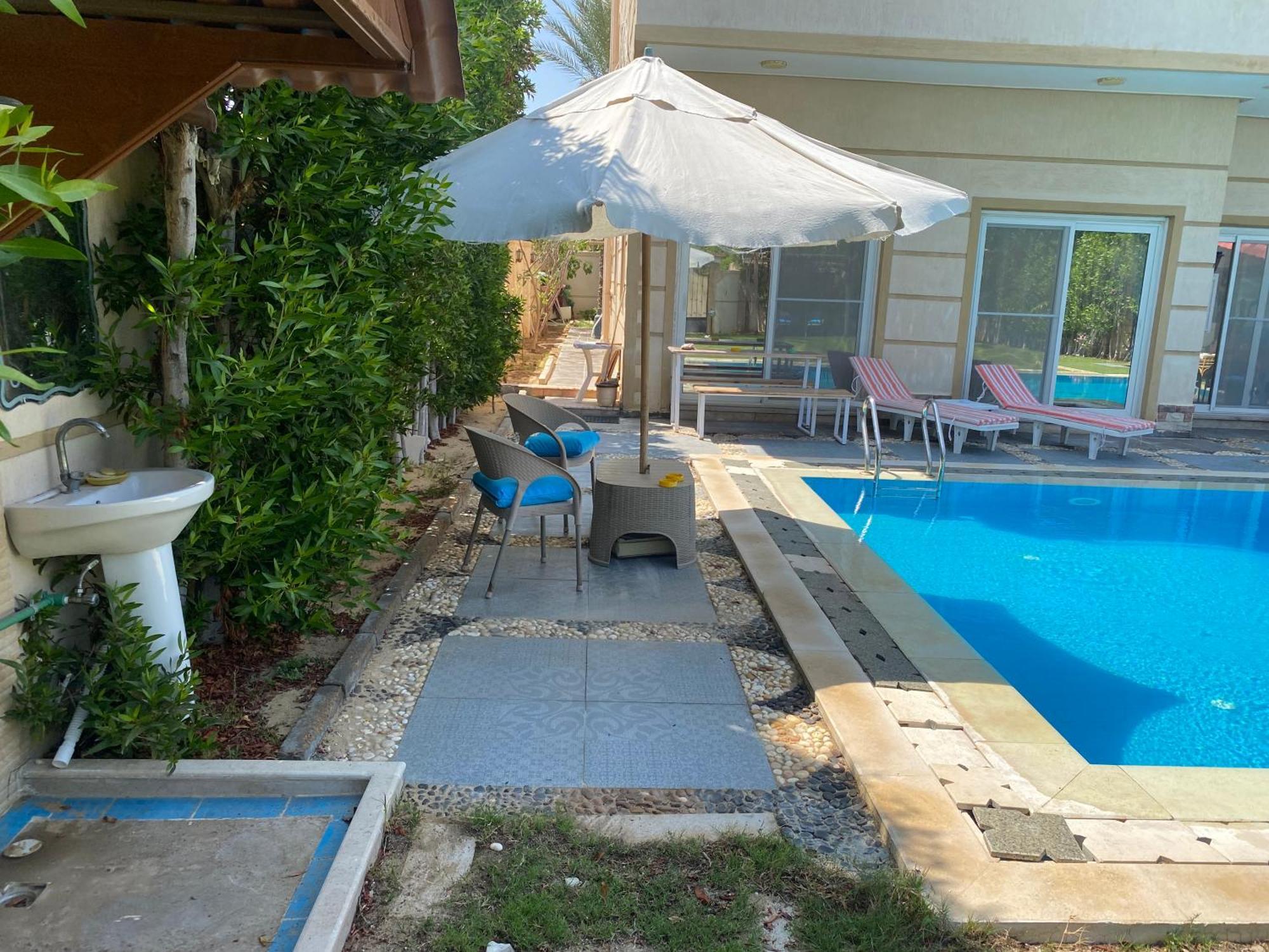 Villa Lovely 5- Bedroom With Overflow Pool With Garden At Oasis *