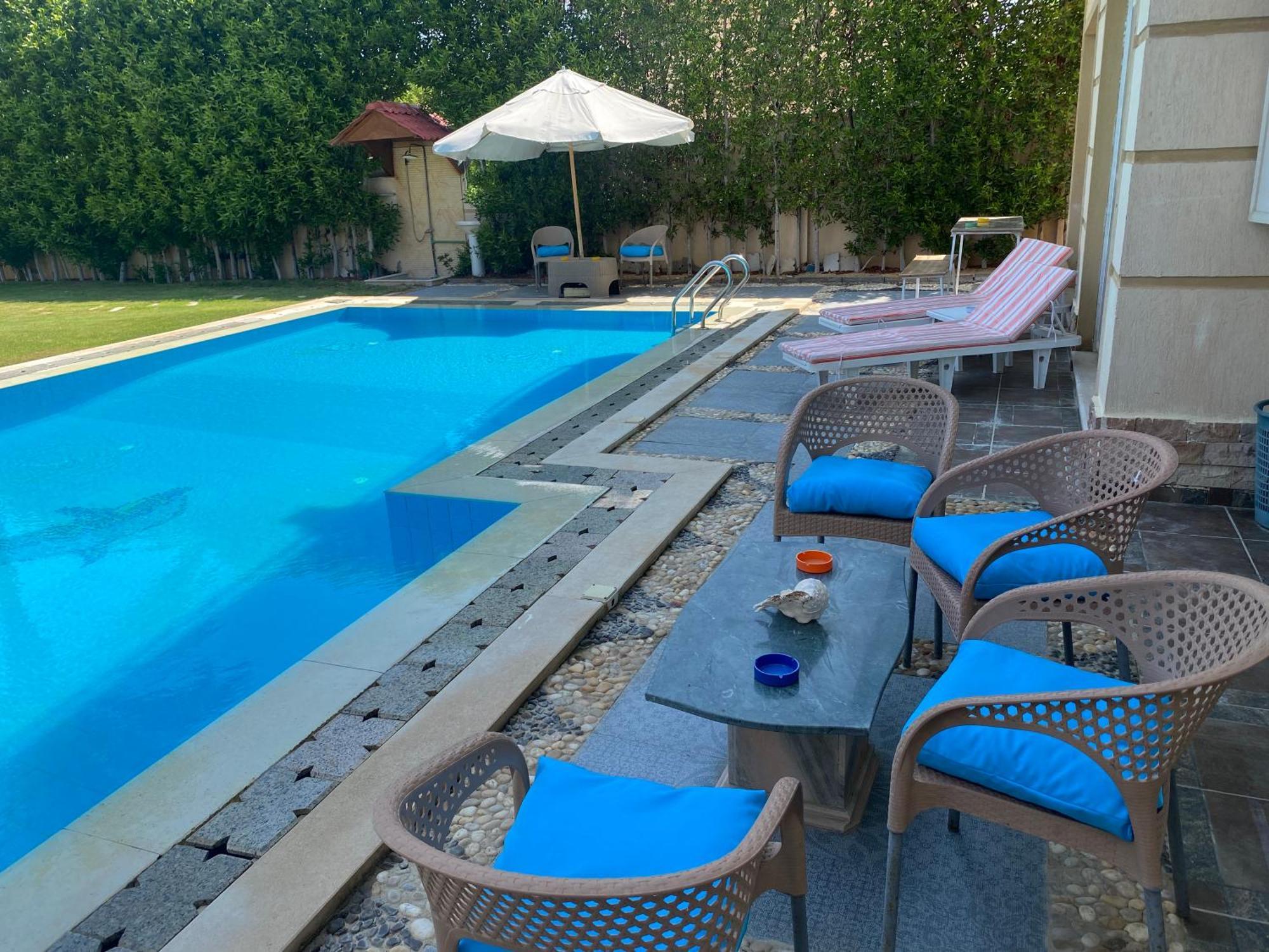 Lovely 5- Bedroom With Overflow Pool With Garden At Oasis